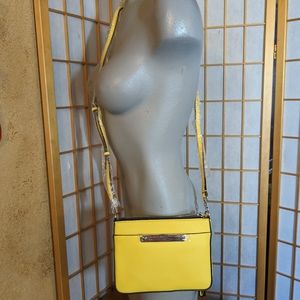 🆕 GUESS Britta mini crossbody purse, NEW with tags.